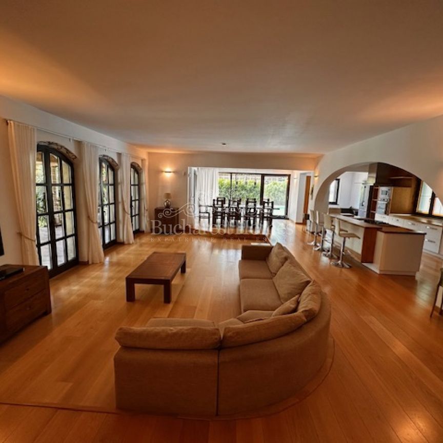 Fantastic and Unique Hacienda Style, Six Bedrooms and Pool, Pipera - Photo 1