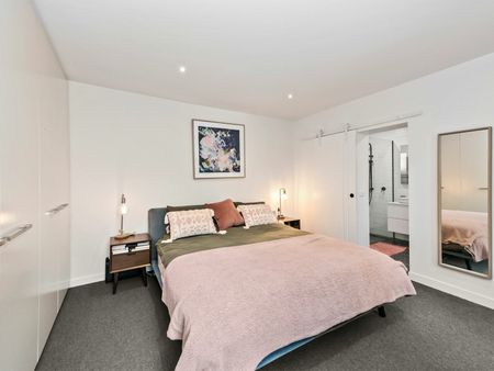 VERSATILE BAYSIDE BEAUTY WITH HUGE ENTERTAINING DECK - Photo 5