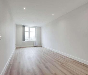 Centrum House, Station Road, Egham, TW20 - Photo 2