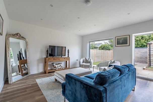 4 bedroom detached house to rent - Photo 1