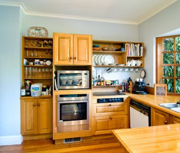 Leafy Private Sanctuary in the Heart of Toorak (6-month lease) - Photo 3