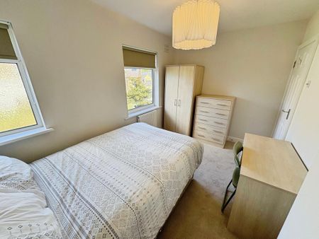 5 bedroom semi-detached house to rent - Photo 4