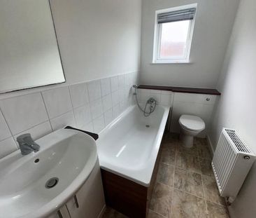 3 bedroom terraced house to rent - Photo 6