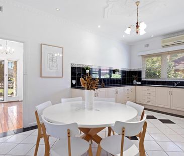 Character 3 bedroom home - Photo 6