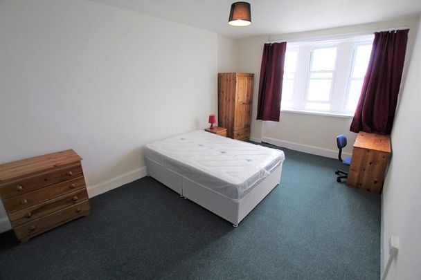 4 bedroom flat to rent - Photo 1