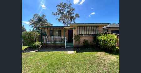 LOVELY HOME WITH DETACHED GARAGE! - Photo 3
