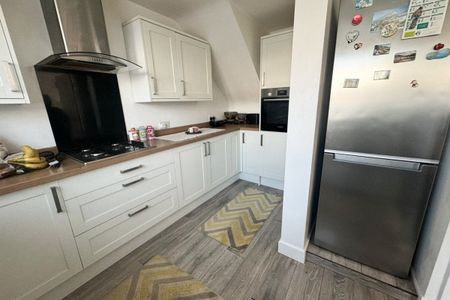 Lyndhurst Close - Photo 4