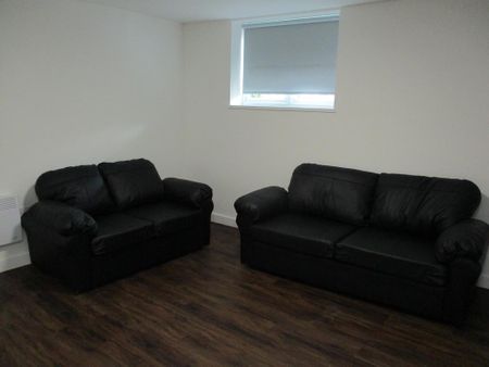 4 bedroom flat to rent - Photo 3