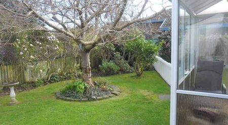 Waikanae - 3 Bedrooms - Photo 2