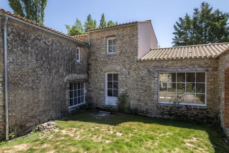 Location Maison 5 pièces 198m² MACHECOUL ST MEME 44270 - Photo 5