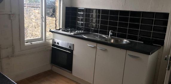 3 bedroom flat to rent - Photo 2