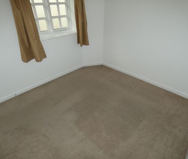 2 bed Apartment - To Let - Photo 3