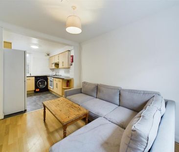 4 bedroom terraced house to rent - Photo 2