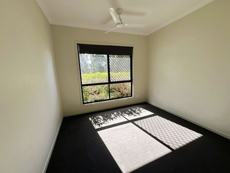 4 Bedroom Home in Quiet Pacific Pines Location! - Photo 3