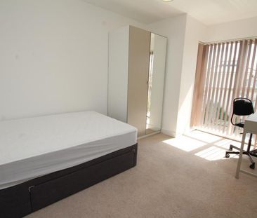 6 bedroom end of terrace house to rent - Photo 3