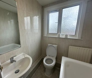 3 bedroom flat to rent - Photo 5