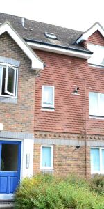 studio to rent Ladbroke Road, Redhill - Photo 3