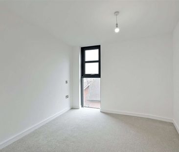Modern newly built two bed apartment offering light, modern interio... - Photo 3