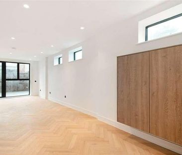 Cannon Hill Lane, London, SW20 - Photo 2