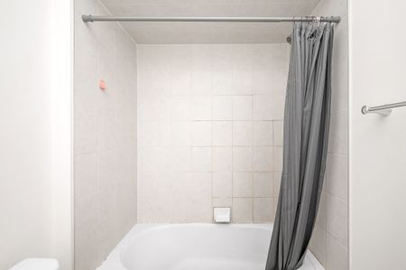 For Lease - 8 Dougherty Court, Hamilton, Ontario - Photo 3