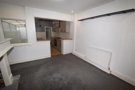 2 bedroom terraced house to rent - Photo 2