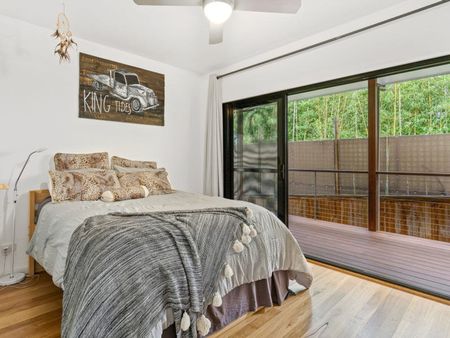 Modern Luxurious Home Plus Large Shed - Photo 2