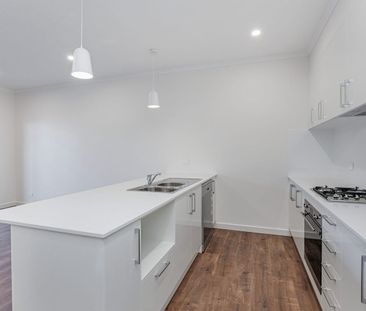 Stunning Modern Property - Photo 6