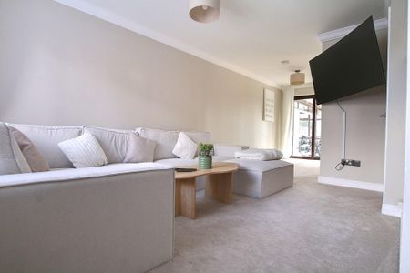 3 bedroom semi-detached house to rent - Photo 4