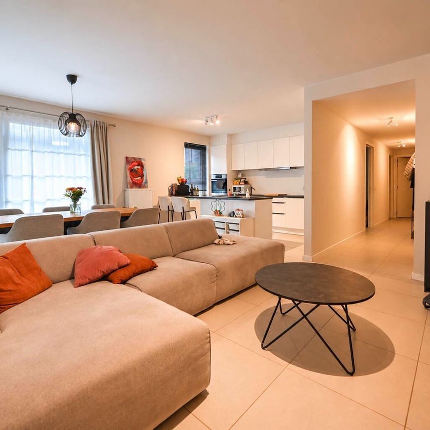 Ruim appartement in het centrum van Ooigem - Photo 1