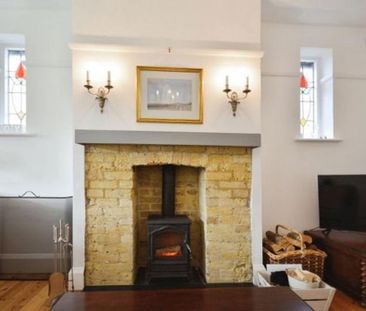 4 bedroom bungalow to rent - Photo 1