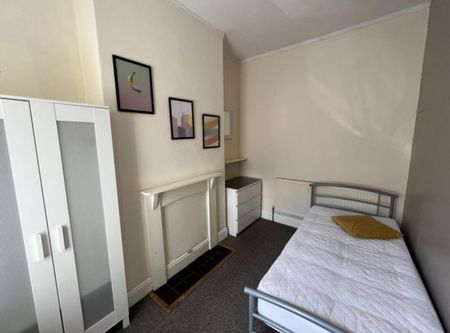 4 Bed Terraced House For Rent - Photo 3