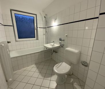 Schöne 3-Zimmer-Wohnung mit neuem Laminatboden frei! - Foto 1