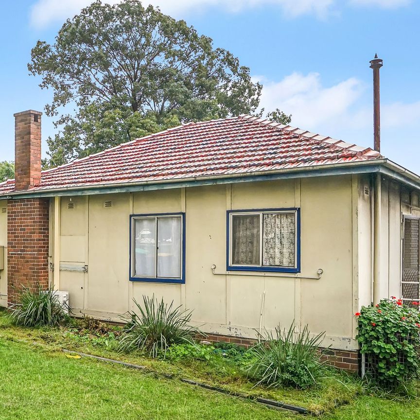 TWO BEDROOM HOME IN HEART OF ST MARYS!!! - Photo 1