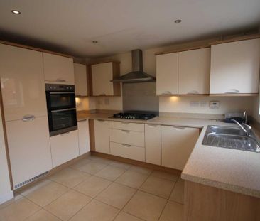 3 bedroom semi-detached house to rent - Photo 4