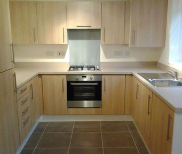 3 bedroom semi-detached house to rent - Photo 4