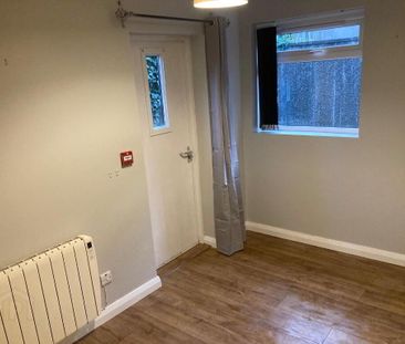 Flat 2 8, Kinnegar Drive, Holywood, BT18 9JQ - Photo 6