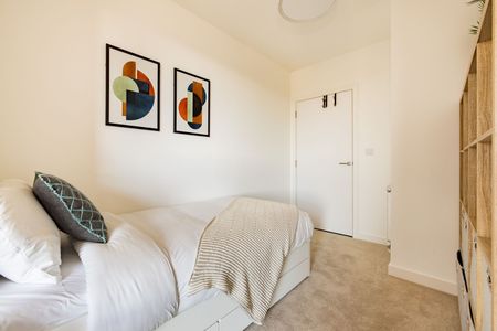 3 Bed Flat, Green Street, E13 - Photo 5