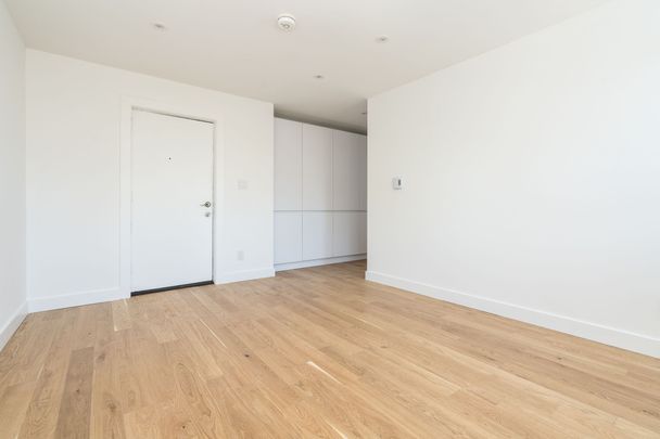 110 Oriole Parkway - Photo 1