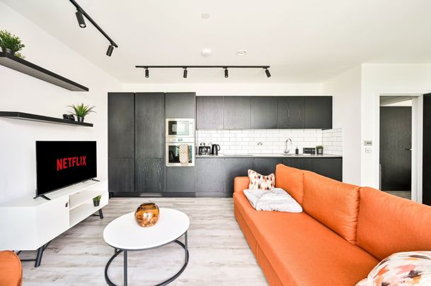 1 Bed Flat, Icon Tower, W3 - Photo 1
