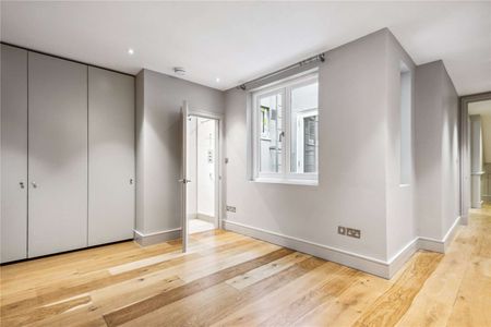 A stunning six bedroom family house overlooking Eel Brook Common in Fulham. - Photo 5