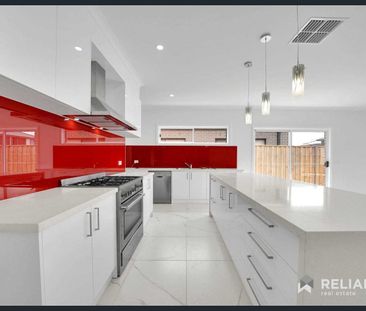 Modern 4-Bedroom Family Home in Tarneit - Photo 3