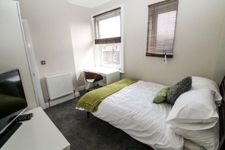 4 bedroom terraced house to rent - Photo 5