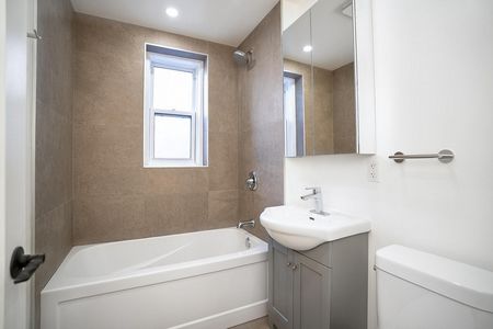 2 Bed , 1 Bath - Photo 2