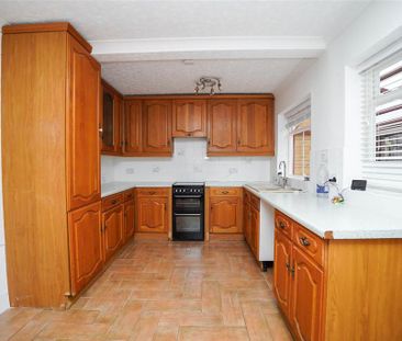 3 bedroom end of terrace house to rent - Photo 3