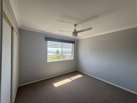 Townhouse Located in a Quiet Complex - Photo 4