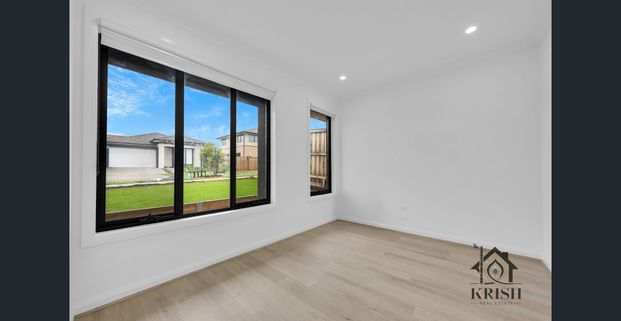 QUALITY HOME WITH FANTASTIC NEIGHBOURHOOD - Photo 1