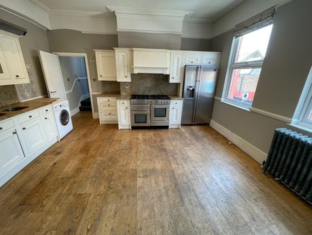 Room in a Shared House, High Road, NW10 - Photo 4