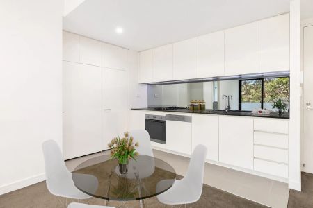 Beautiful Two-Bedroom Apartment in Sought-After Waterside Complex - Photo 3