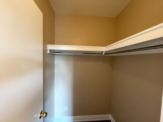 For Lease - 2033 Dufferin Street Unit# 2nd Flr Front, Toronto, Ontario - Photo 1