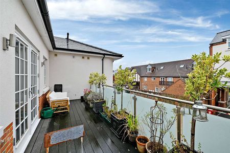 A centrally located two bedroom first floor apartment with private roof terrace. - Photo 3